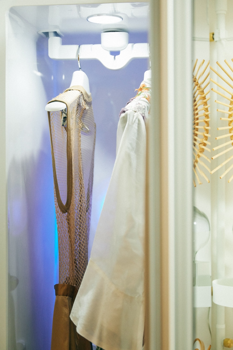 最近では、アパレルブランドを多数展開するアダストリアとコラボレーションしエプロンを作るなど、若い頃から好きだったファッションシーンとの関わりも増えている寺井さん。洋服へのこだわりもひとしおで、今や料理はもちろん彼の着こなしにも注目が集まっている。ただ、ここ数年の間に手にするアイテムにも変化があったとか。