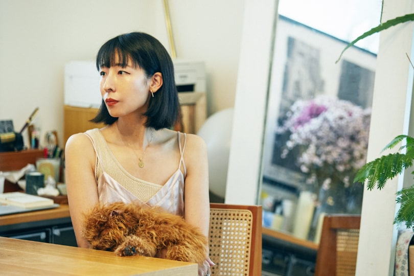 「あまりの価値観の違いに驚きましたね。まず金融系の仕事ならスキンカラーといった、日本にありがちな暗黙的なルールがほとんどない。何かの雑誌を切り抜いて『こうしてください』という人も私はあまり出会わなかった。大体の人が『あなたはアーティストなんだからあなたに任せるわ、I trust you!』と言う感じ。それが衝撃的で、私もこうありたい、そう言うネイルアーティストを目指したいと思うようになったんです」