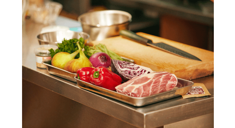 「やはり旬は大切だと思います。今は年中様々な食材がスーパーに並んでいますから見失いがちですよね。だからうちはいつも旬を感じられる素材をケータリングのメニューに取り入れています。だから皆さんも買い物をする時は、食材を補充する考えではなく、まずは旬の物を最初に買い物かごへ入れてみてください。きっとマンネリを防げますし料理も楽しくなりますよ」。