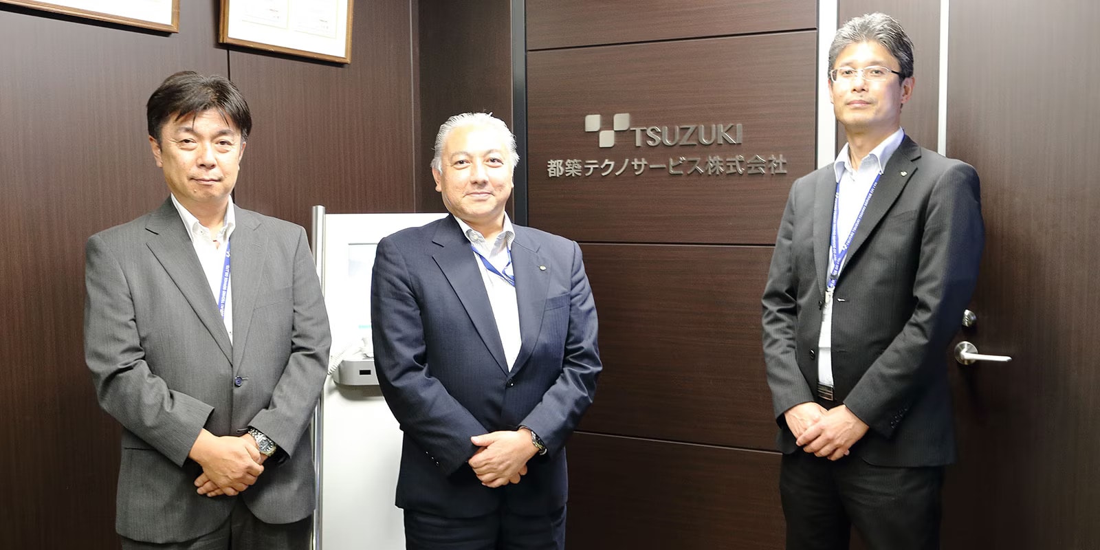 都築テクノサービス株式会社 ソリューションビジネス本部ソリューションビジネス推進室室長 橋本勝司氏(中央) 管理統括部総務部部長 福原隆之氏(右) ソリューションビジネス本部ソリューションビジネス推進室副部長 齋藤守氏(左)
