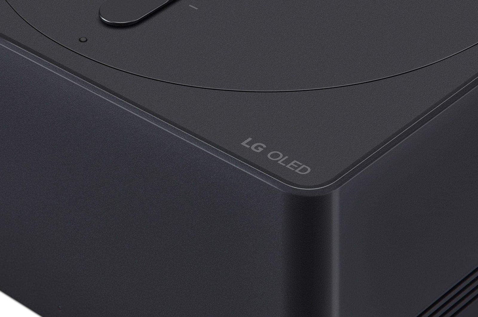 エッジのLG OLEDのロゴを撮影したZero Connect Boxのクローズアップ画像