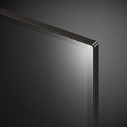 上隅から撮影されたLG OLED evo TV、OLED C4のクローズアップ画像