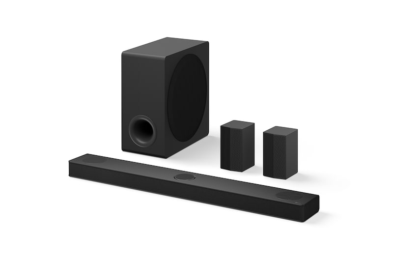 Вид под углом на звуковую панель LG Soundbar S80TR и сабвуфер