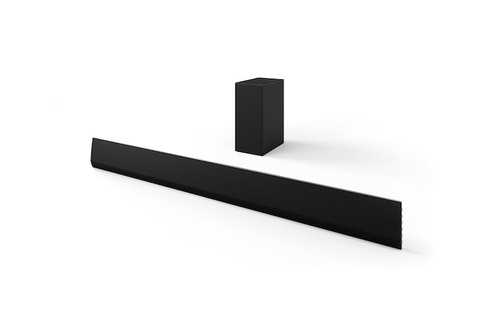 Вид под углом на звуковую панель LG Soundbar SG10TY и сабвуфер