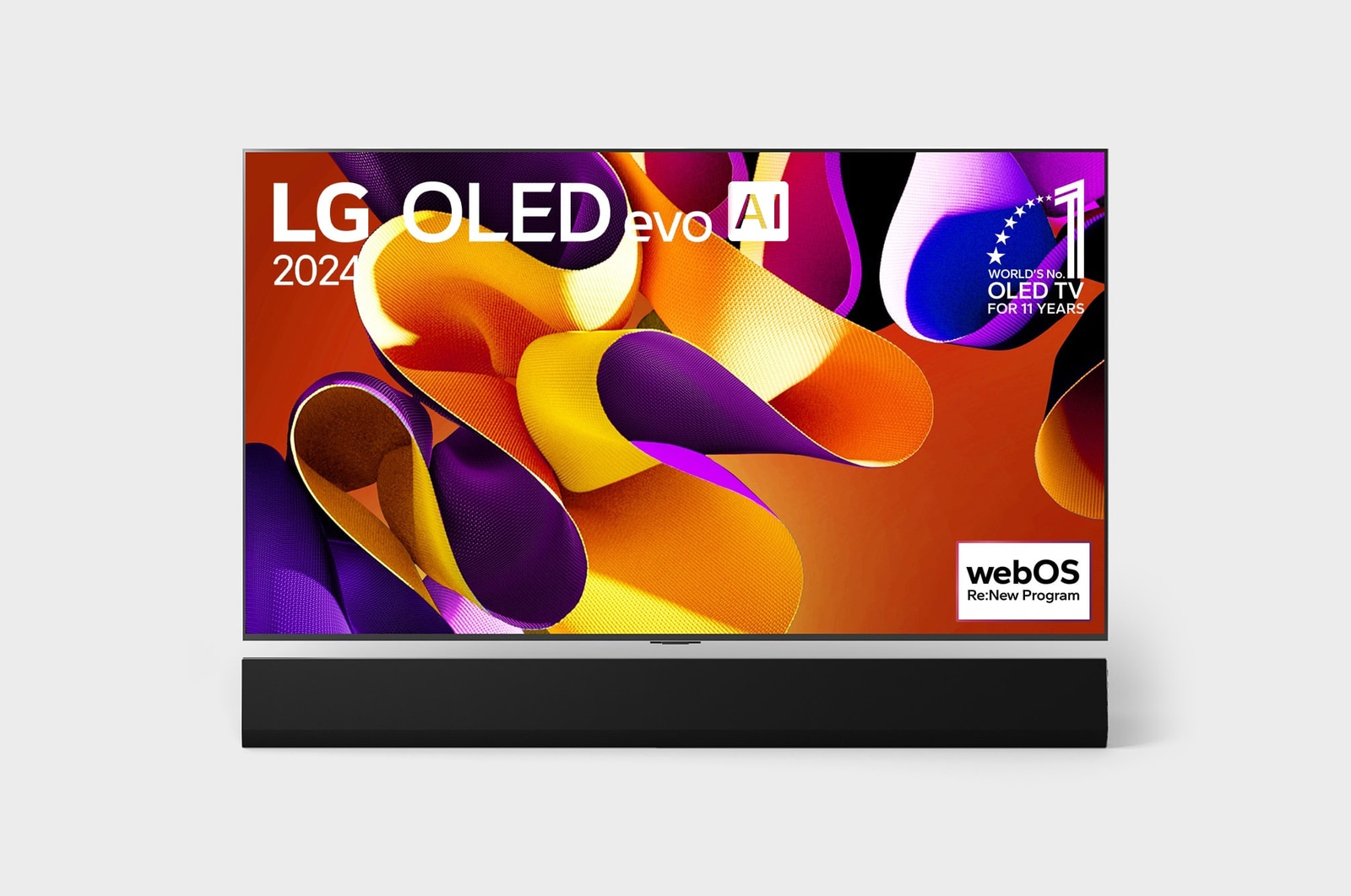 Вид спереди на телевизор LG OLED evo c искусственным интеллектом, OLED G4, эмблему «OLED №1 в мире в течение 11 лет» и логотип программы webOS Re:New Program на экране, а также на расположенную ниже звуковую панель
