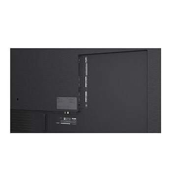 Крупный план экрана телевизора LG TV, показывающего, как работает поиск AI Search. Открывается маленькое окно чата, которое показывает, как пользователь спрашивает о доступных спортивных играх. Поиск AI Search генерирует ответы в чате, показывая пиктограммы доступного контента. Также есть подсказка для запроса с Microsoft Copilot. 