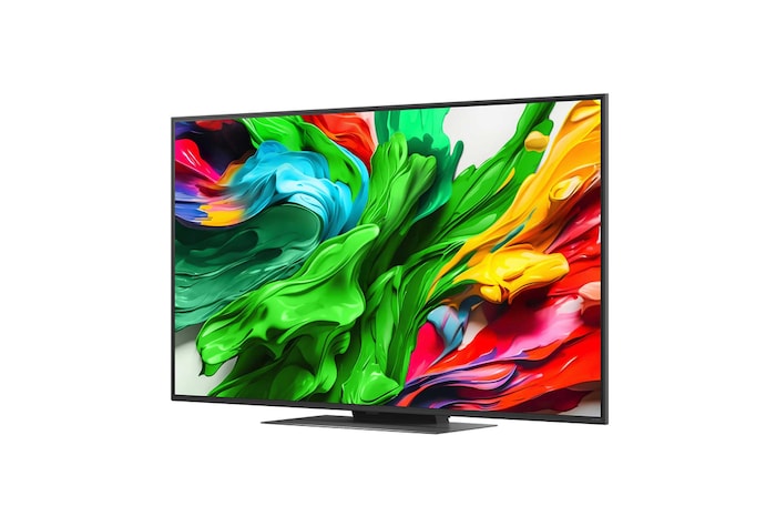 Брызги красок разлетаются вверх разноцветными всплесками. Сертификация 100% объема цвета по стандарту DCI-P3 от Intertek. Заголовок рассказывает о новой и уникальной технологии широкого цветового охвата от LG, которая позволяет видеть яркие цвета на экране.