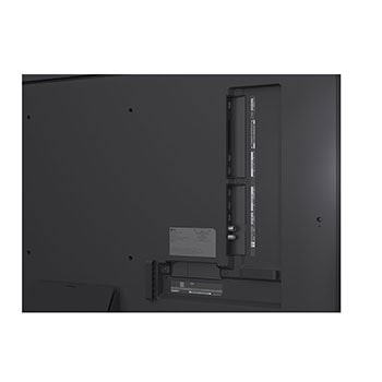 Крупный план экрана телевизора LG TV, показывающего, как работает поиск AI Search. Открывается маленькое окно чата, которое показывает, как пользователь спрашивает о доступных спортивных играх. Поиск AI Search генерирует ответы в чате, показывая пиктограммы доступного контента. Также есть подсказка для запроса с Microsoft Copilot. 