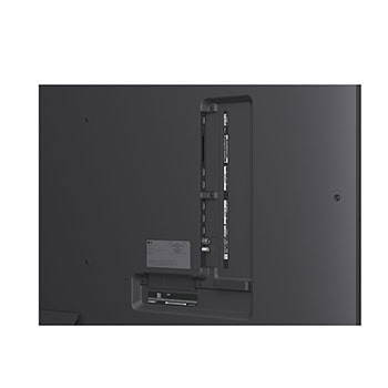 Крупный план экрана телевизора LG TV, показывающего, как работает поиск AI Search. Открывается маленькое окно чата, которое показывает, как пользователь спрашивает о доступных спортивных играх. Поиск AI Search генерирует ответы в чате, показывая пиктограммы доступного контента. Также есть подсказка для запроса с Microsoft Copilot. 