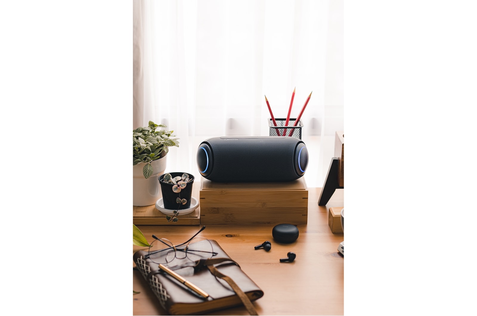 LG Портативная Bluetooth колонка LG XBOOM Go, технология Meridian, PL7W