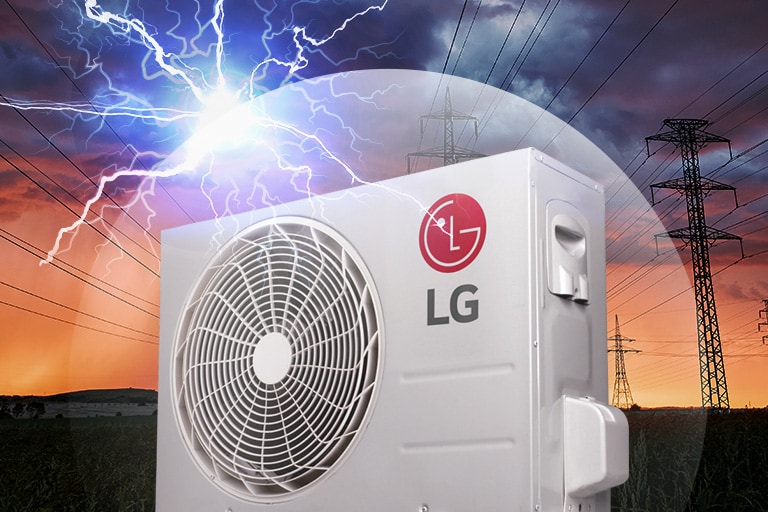 Le ventilateur LG qui se trouve à l’extérieur de la maison est représenté par un ciel sombre et orageux en arrière-plan. Le logo LG est visible sur le côté du moteur.
