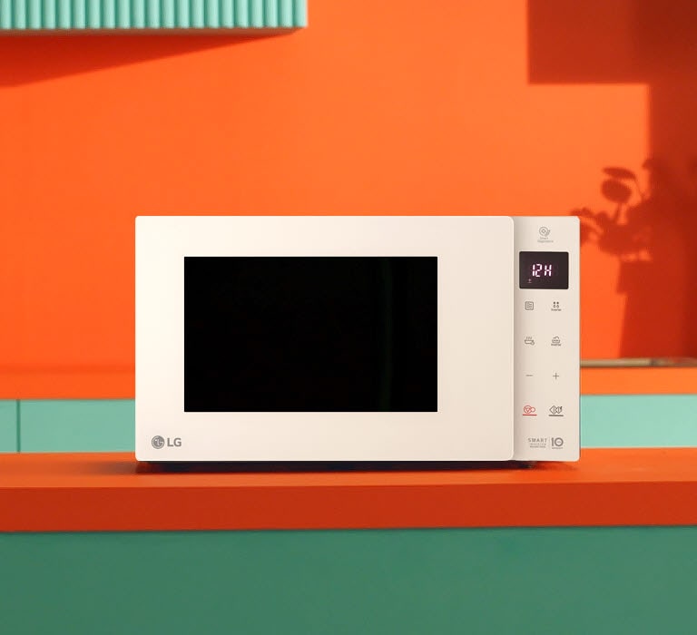 Показана установленная на кухне печь LG Neochef™.