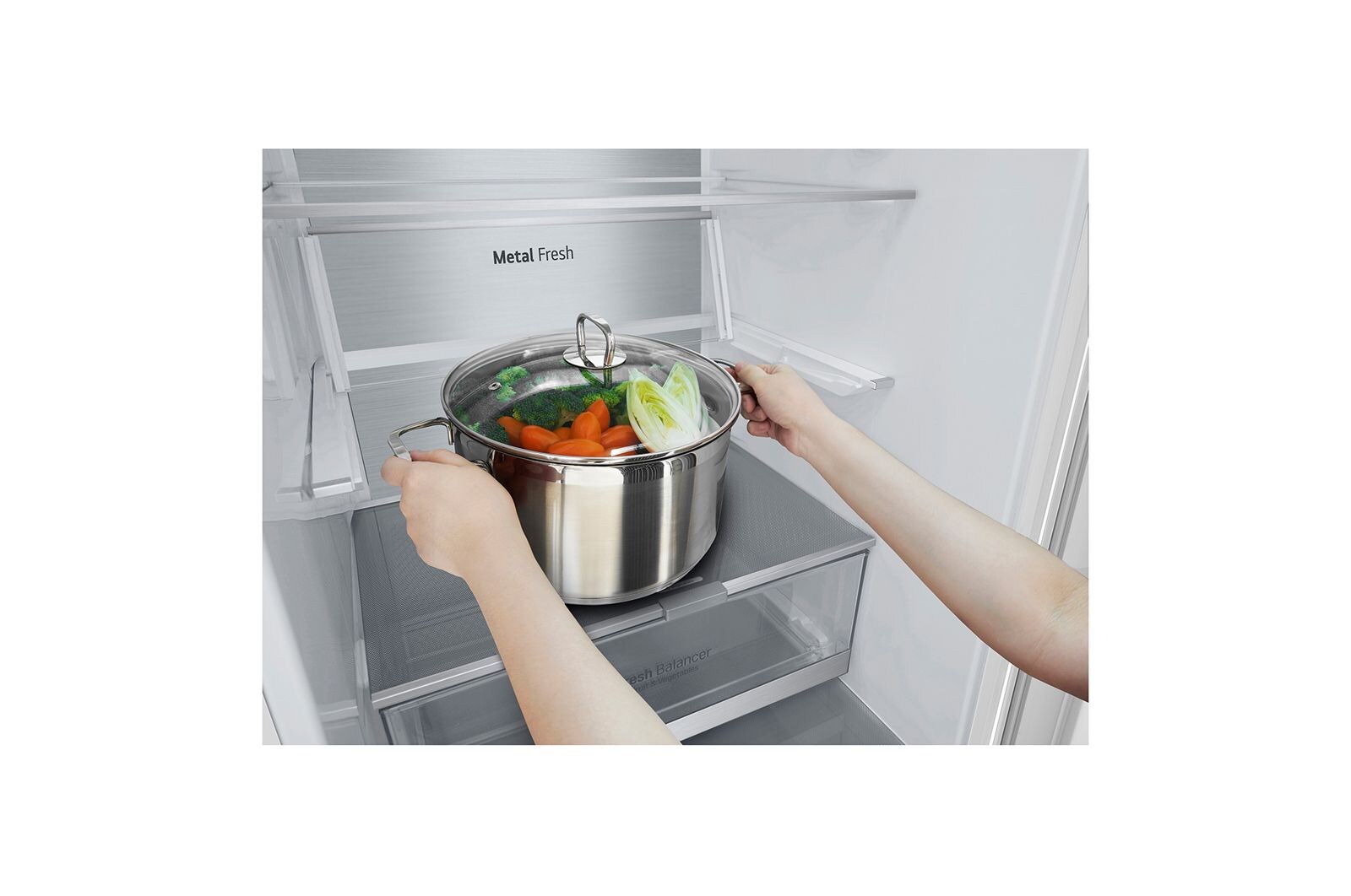 LG 341 л, Холодильник LG DoorCooling<sup>+</sup> с нижней морозильной камерой, Смарт Инверторный компрессор, GC-B459SQUM