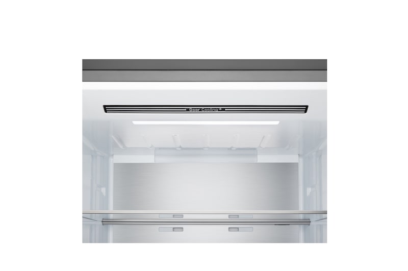 Холодильник с морозильной камерой LG (GC-B640FMBM), вид спереди, показывающий вентиляционное отверстие DoorCooling+™