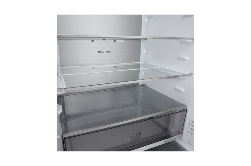 Холодильник с морозильной камерой LG (GC-B640FMBM); полка выделена синим цветом со стрелками вверх и вниз, справа –– сложенная полка с двумя бутылками воды