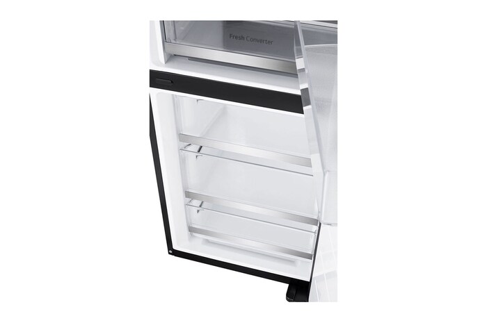 крупный план ящика холодильника с нижней морозильной камерой в части морозильной камеры.