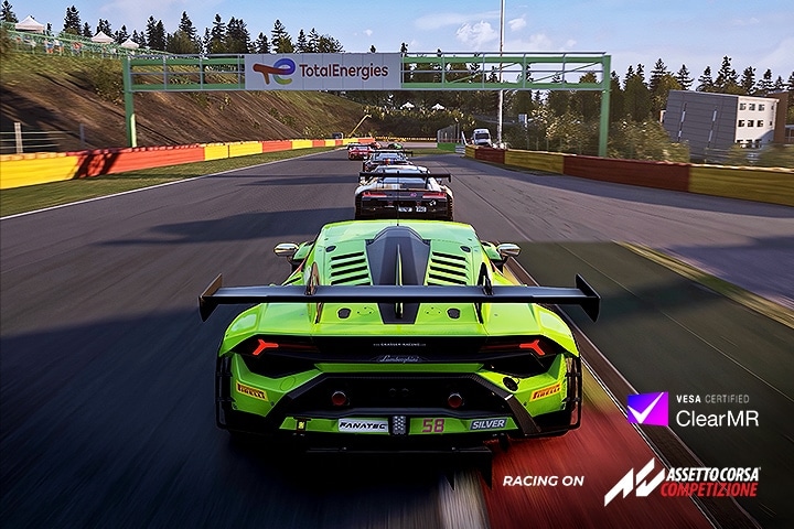 Comparison of fluid gaming image - The left image is tearing, and the Right image is tear-free.	