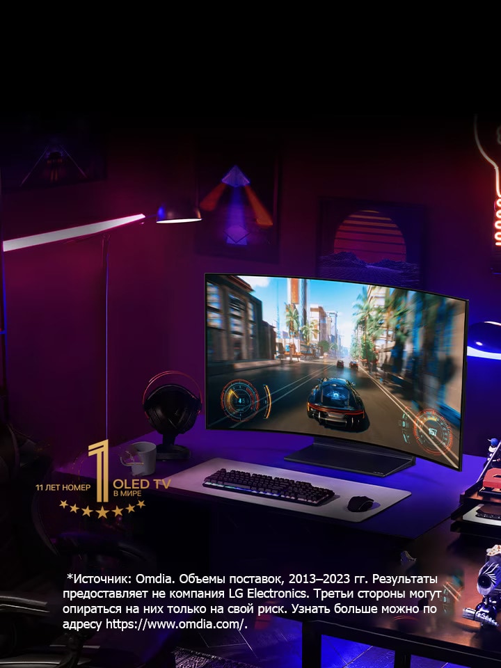 Экранында романтикалық түнгі көрініс ойнатылатын Нью-Йорктегі заманауи және көз тартарлық пәтердің қабырғасындағы LG OLED evo G3 кескіні. 10 жылдық әлемдегі №1 OLED теледидарының танымбелгісі.