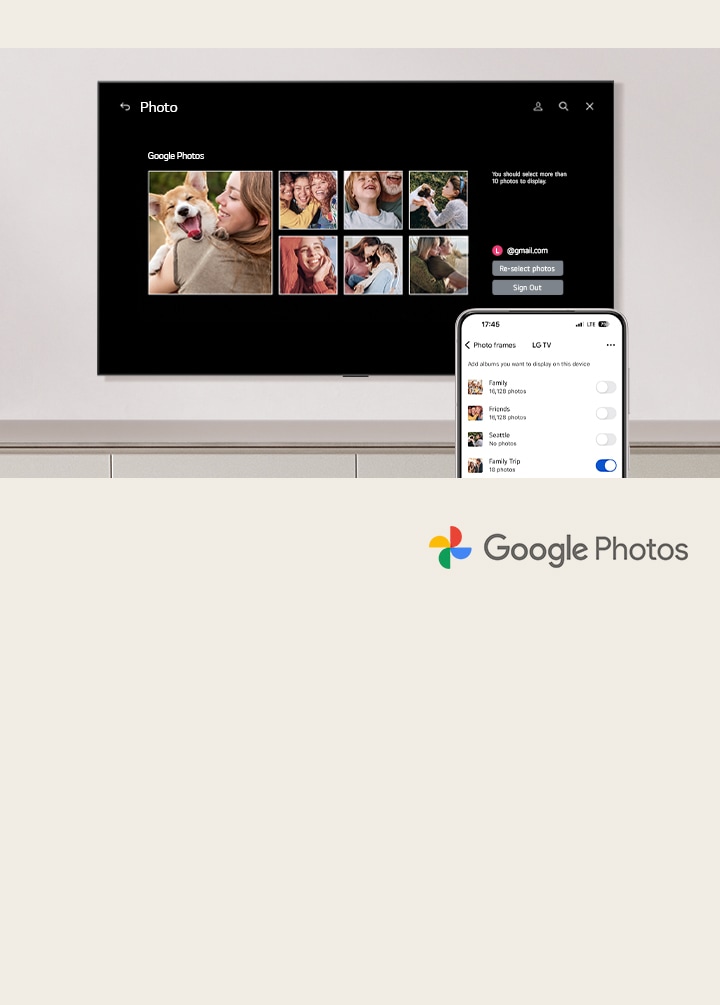Une LG TV murale avec un téléphone portable au premier plan. Le processus de configuration de Google Photos sur la LG TV est présenté. 