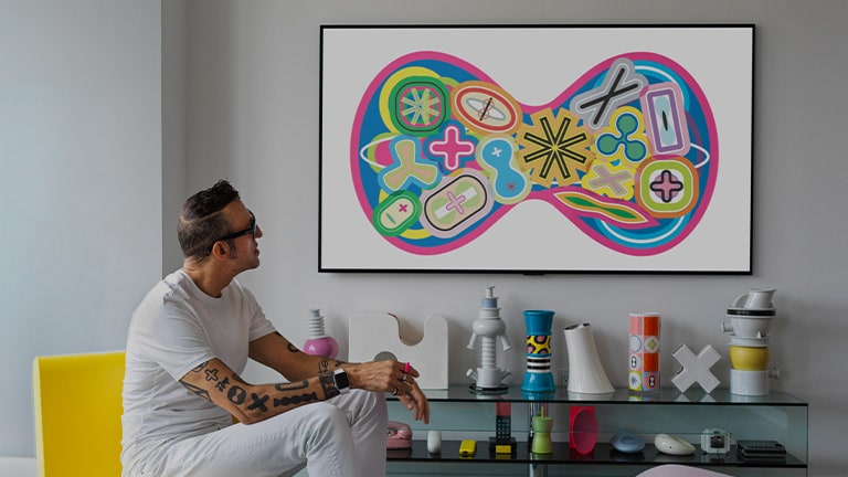 Vidéo montrant comment le téléviseur Gallery Design s’intègre dans le penthouse du célèbre designer Karim Rashid. (Cliquez pour regarder la vidéo)