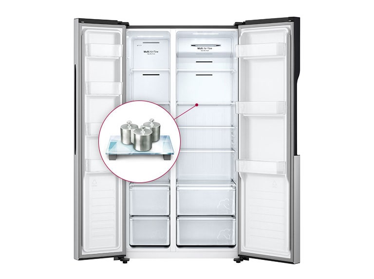 Une image montrant l'ensemble de l'intérieur du réfrigérateur.