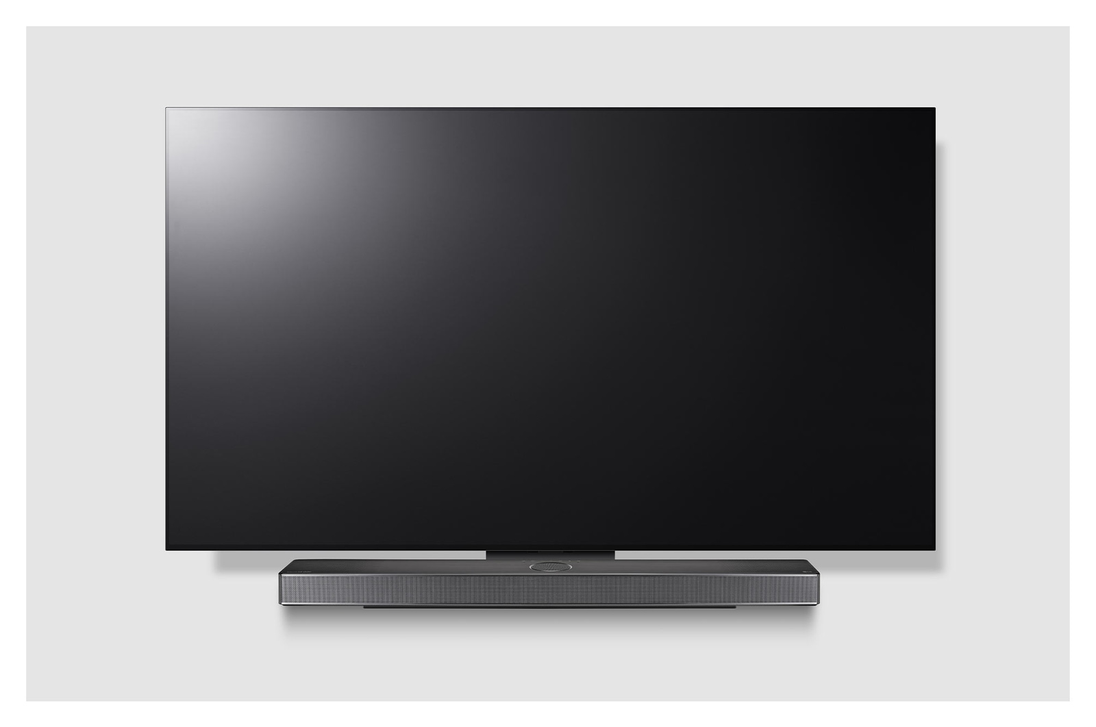 Vue avant du LG TV et de la Sound Bar montée à l’aide d’un support exclusif