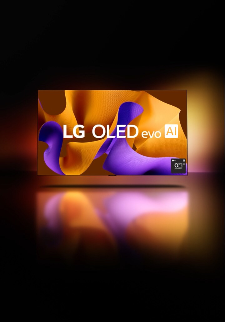 Un video comienza con el Self Lit OLED de 2013 y muestra otros modelos LG OLED innovadores: el Wallpaper TV de 2017, el LG OLED R enrollable de 2020, el LG OLED Posé de 2022 y termina con el LG OLED evo de 2024, que muestra una obra de arte abstracta de color púrpura y naranja, el texto "LG OLED evo" y el logotipo del procesador AI alpha 11. Los colores se reflejan desde la pantalla hasta el suelo.