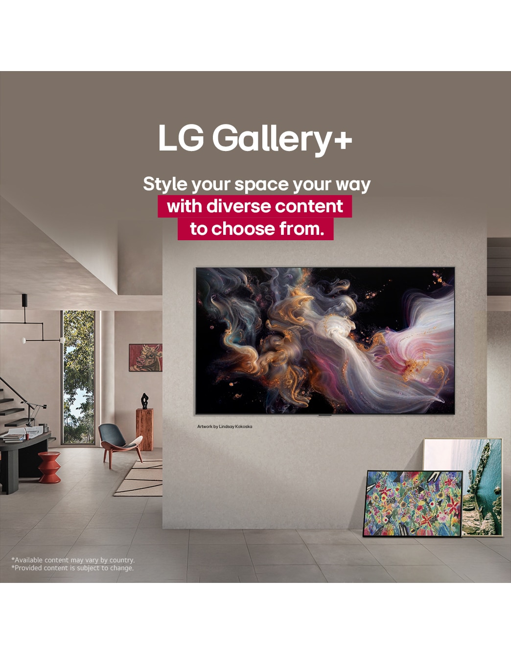 Interior de un hogar sofisticado. Se exhiben muchas obras de arte diferentes. En la pared central hay una LG TV con obras de arte en la pantalla. La TV parece un cuadro de museo.