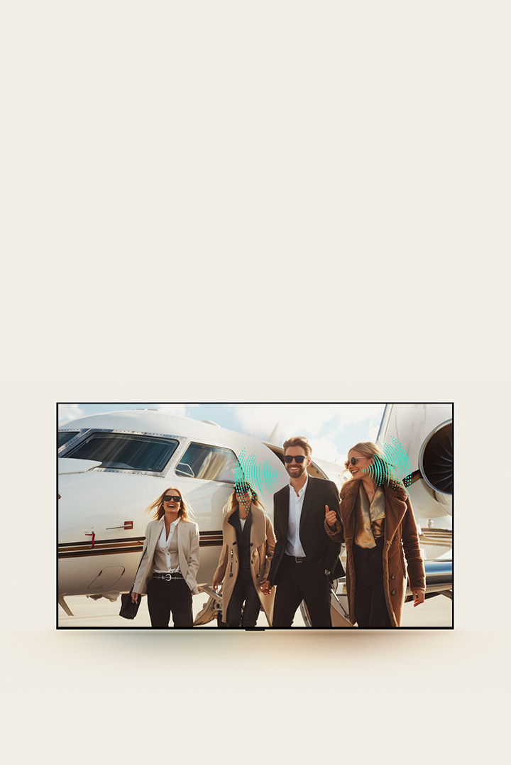Un grupo de personas caminando por la pista de un aeropuerto. Detrás de ellos hay un avión. Al parecer, el grupo acaba de bajar del avión y los motores siguen encendidos. De algunas de las personas que hablan salen ondas sonoras abstractas que representan cómo, a pesar del fuerte ruido de fondo, las voces pueden oírse y entenderse fácilmente con Al Voice Remastering.
