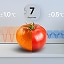 Comparación entre un tomate almacenado a ±1.0 °C y otro almacenado a ±0.5 °C durante 7 días, lo que muestra resultados más frescos con un control preciso de la temperatura para conservar mejor los alimentos.
