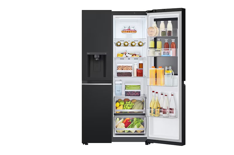 Refrigerador Side-by-Side con compartimentos verticales de refrigerador y congelador, puertas abiertas