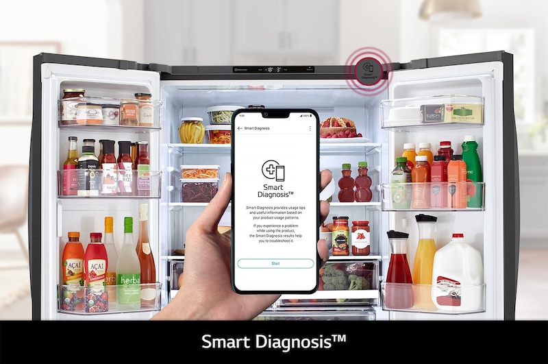 Refrigerador French Door LG GM39BT con App Smart Diagnosis en smartphone, permitiendo al usuario diagnosticar y solucionar problemas del refrigerador de forma rápida.