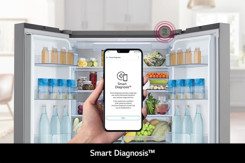 Refrigerador French Door LG GM90BP con App Smart Diagnosis en smartphone, permitiendo al usuario diagnosticar y solucionar problemas del refrigerador de forma rápida.