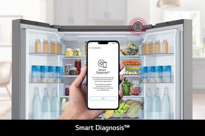 Refrigerador French Door LG GM90BIP con App Smart Diagnosis en smartphone, permitiendo al usuario diagnosticar y solucionar problemas del refrigerador de forma rápida.