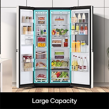 Refrigerador Side-by-Side LG VS23BQB Beige destacando su Gran Capacidad: puertas abiertas con numerosos alimentos organizados, demostrando el máximo espacio de almacenamiento.