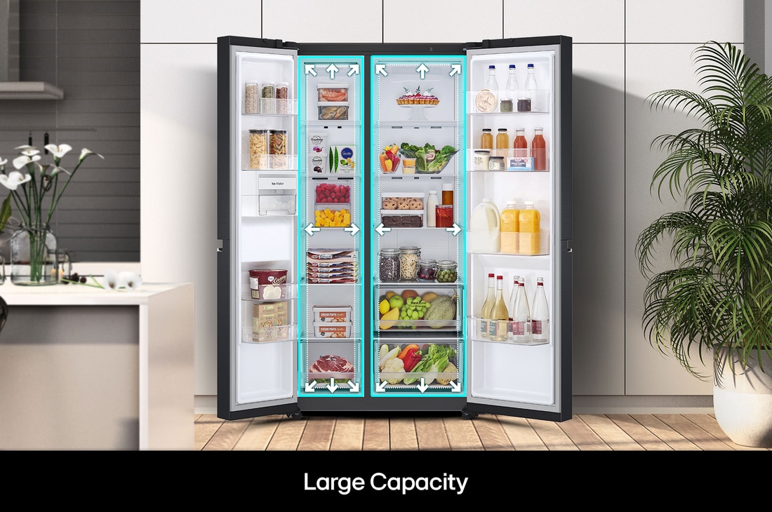 Refrigerador Side-by-Side LG VS28BT Negro Mate destacando su Gran Capacidad: puertas abiertas con compartimentos de refrigerador y congelador bien organizados.