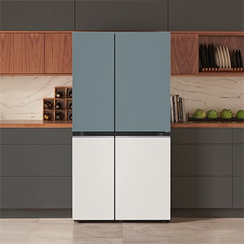 Refrigerador MoodUP Side-by-Side LG VS30BTE Menta/Beige, integrado en una cocina oscura con gabinetes modernos y acentos de madera.