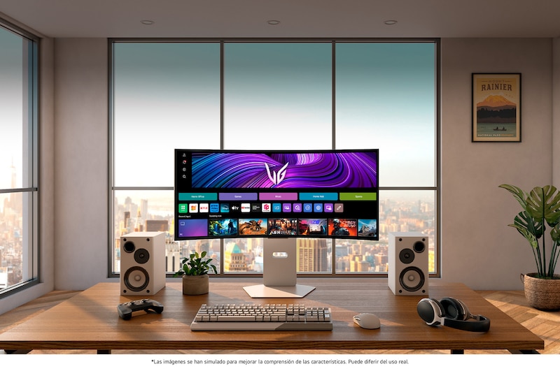 Monitor LG 34GX90SA en diseño blanco ubicado en el centro de un escritorio moderno, mostrando la interfaz webOS con aplicaciones de juegos y streaming para un uso versátil.