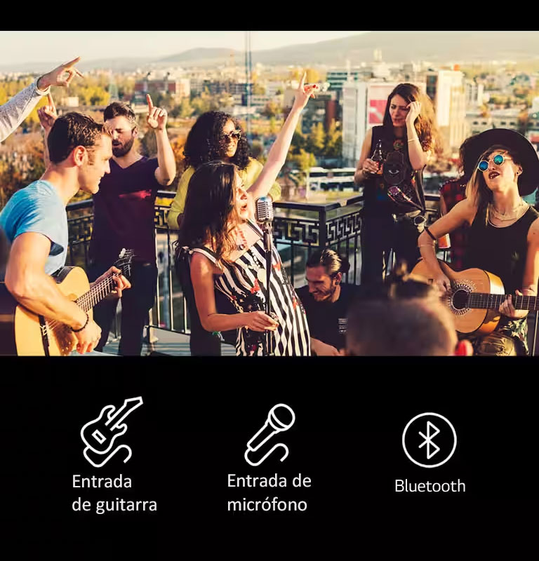 Hay gente disfrutando de un concierto acústico con LG XBOOM XL9T. Debajo de la imagen, se muestran íconos de guitarra, micrófono y bluetooth.