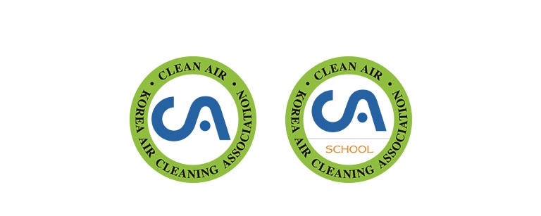 Logos de ‘Clean Air School’ y texto sobre certificación de purificación de aire por la asociación.