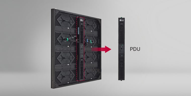 La unidad de control del  armazón de pantalla se está quitando.