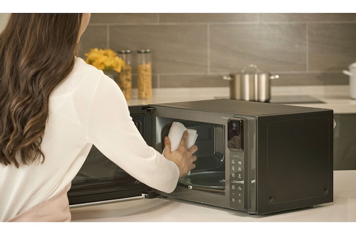 LG Horno Microondas NeoChef™ 1.5 pies³ con Grill, MH1596DIR