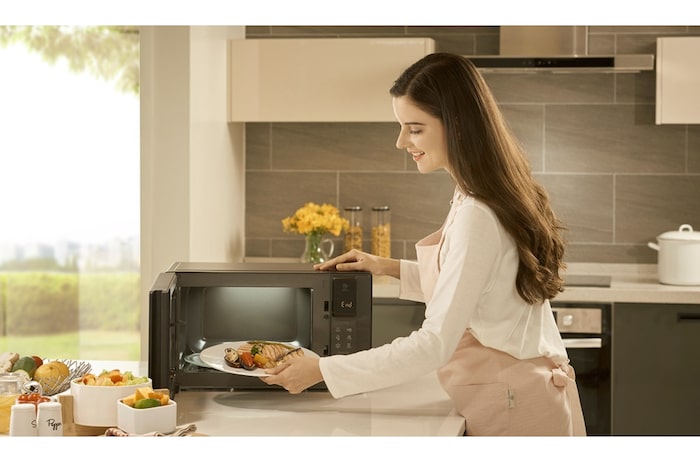 LG Horno Microondas NeoChef™ 1.5 pies³ con Grill, MH1596DIR