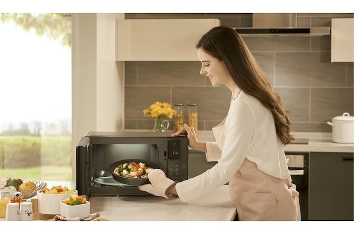 LG Horno Microondas NeoChef™ 1.5 pies³ con Grill, MH1596DIR