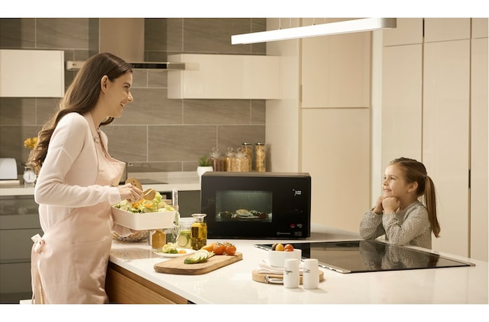 LG Horno Microondas NeoChef™ 1.5 pies³ EasyClean, MS1596DIR