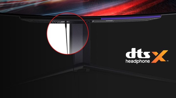 El cable de audífonos de 4 polos está conectado al monitor.