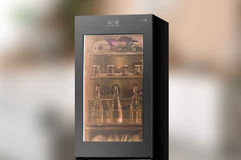 Imagen de refrigerador con vista hacia adentro en la parte superior. 