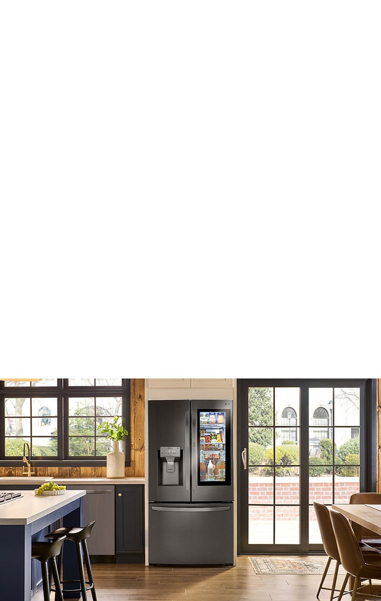 Imagen demostrativa de cómo el Door-in-Door te permite obtener fácilmente tus alimentos.