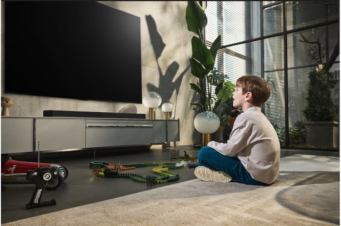 LG Pantalla LG OLED evo Gallery Edition 77" G2 4K Smart TV con ThinQ AI , OLED77G2PSA