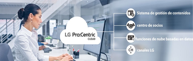 La mujer está trabajando a través de Pro:Centric Cloud.